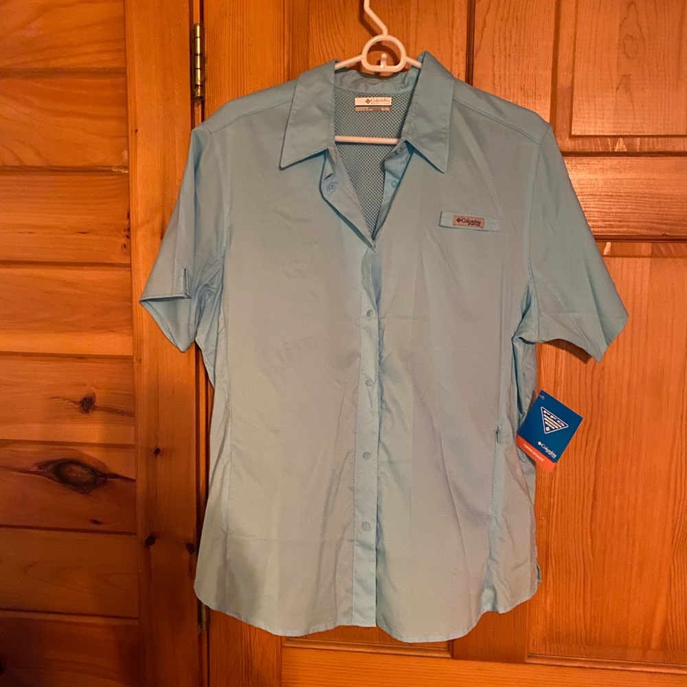 Teal short sleeve Columbia sun shield protection shirt. Size XL.   Snaps front.